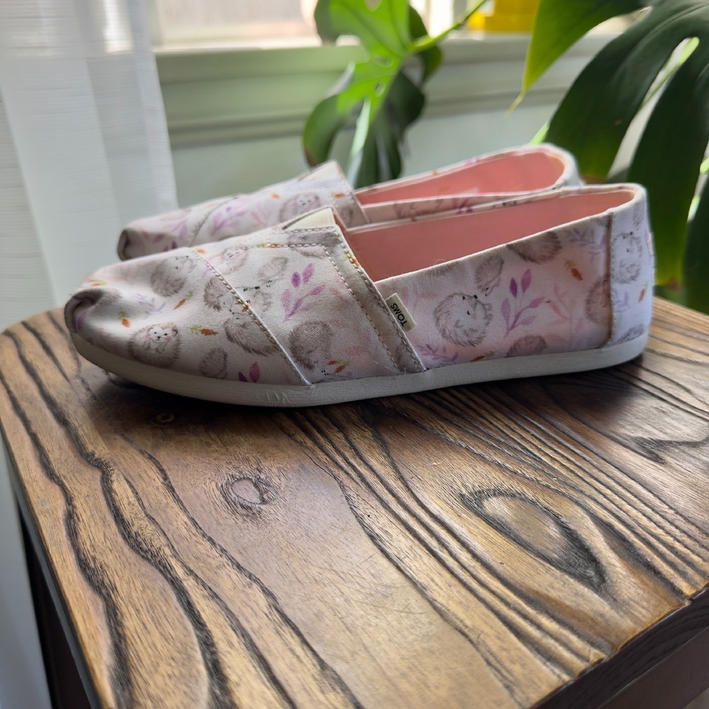 TOMS Hedgehog Print Slip On Casual Shoes Cute‎ Pattern Women's Size 6